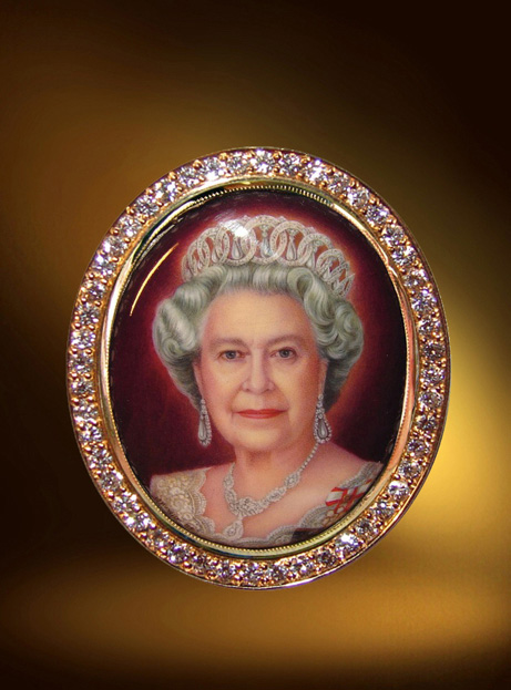 Портрет на эмали, королева Англии Елизавета II.