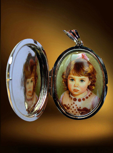 Золотой медальон с портретом на эмали по фотографии.